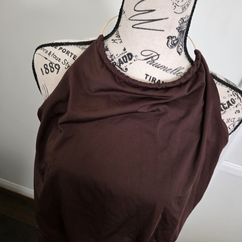 Elegant Brown Sleeveless Dress - Picture 2 of 5